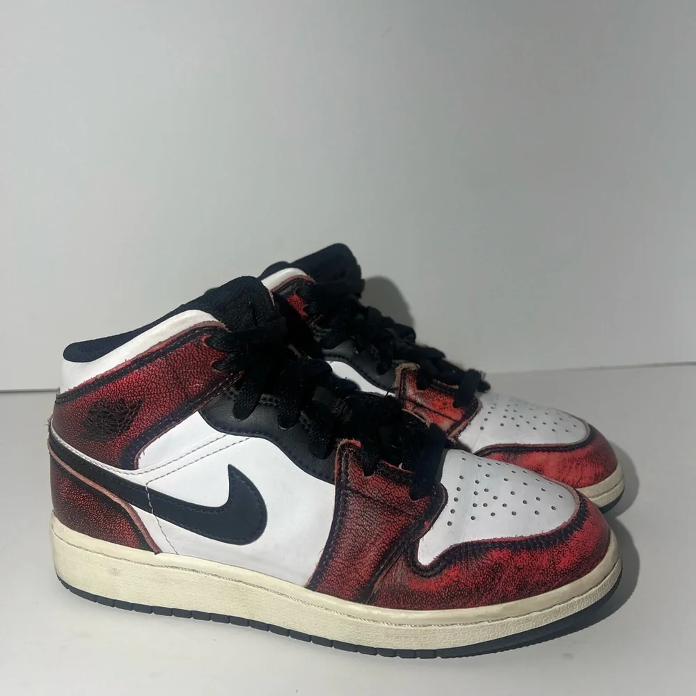 Nike Air Jordan 1 Mid Chicago Wear Away Infrared Blk FB0568-006‎ Size 5Y